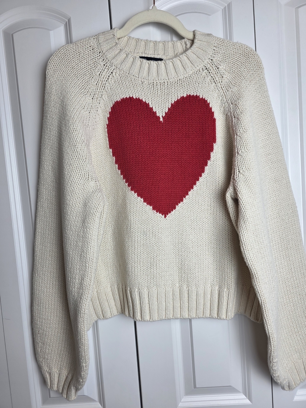 Gap Cream & Red Heart Intarsia Knit Oversized Cropped Sweater – Size Small (S) - Picture 4 of 14
